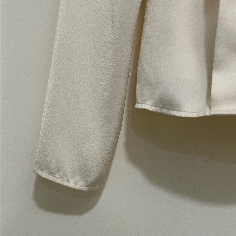 Express Modest Ivory Ruffle Front Blouse XS - Picture 5 of 7